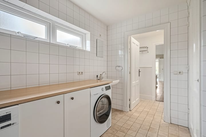 Photo 20 of Middellaan 32