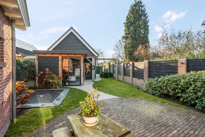 Photo 35 of Middellaan 32