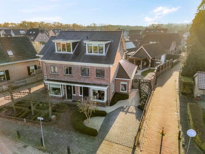 Photo 47 of Middellaan 32