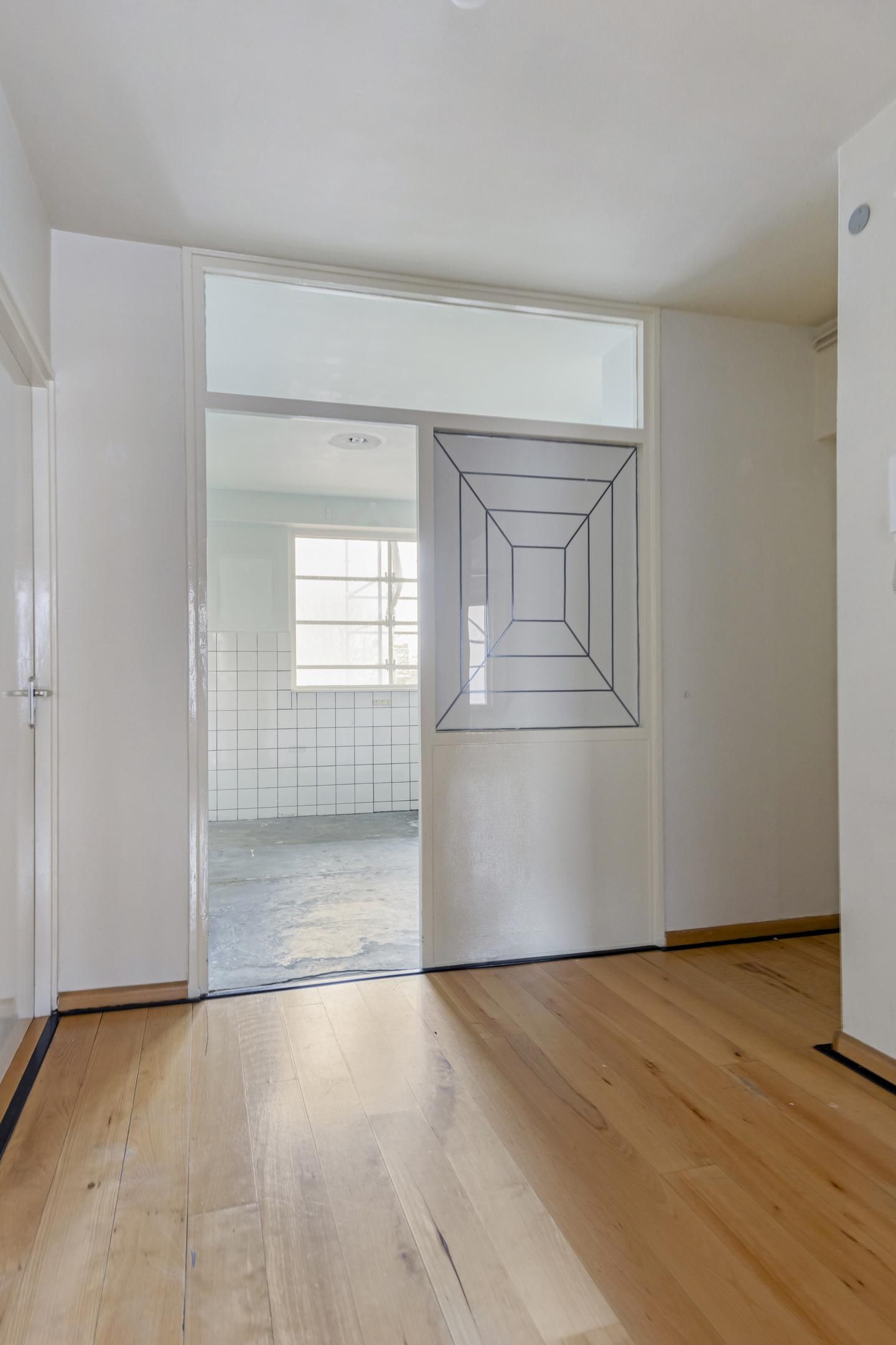 Photo 9 of Edmond Hellenraadstraat 42