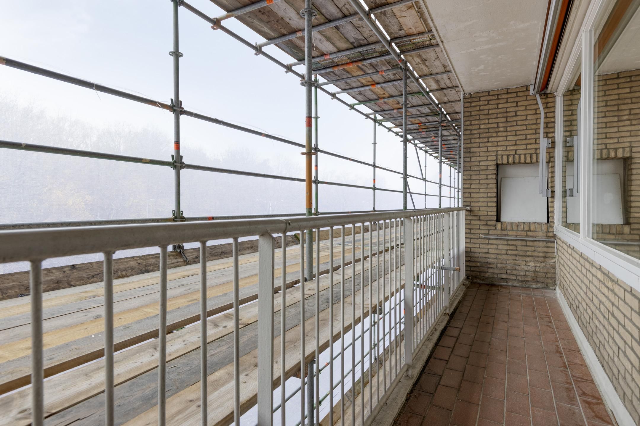 Photo 15 of Edmond Hellenraadstraat 42