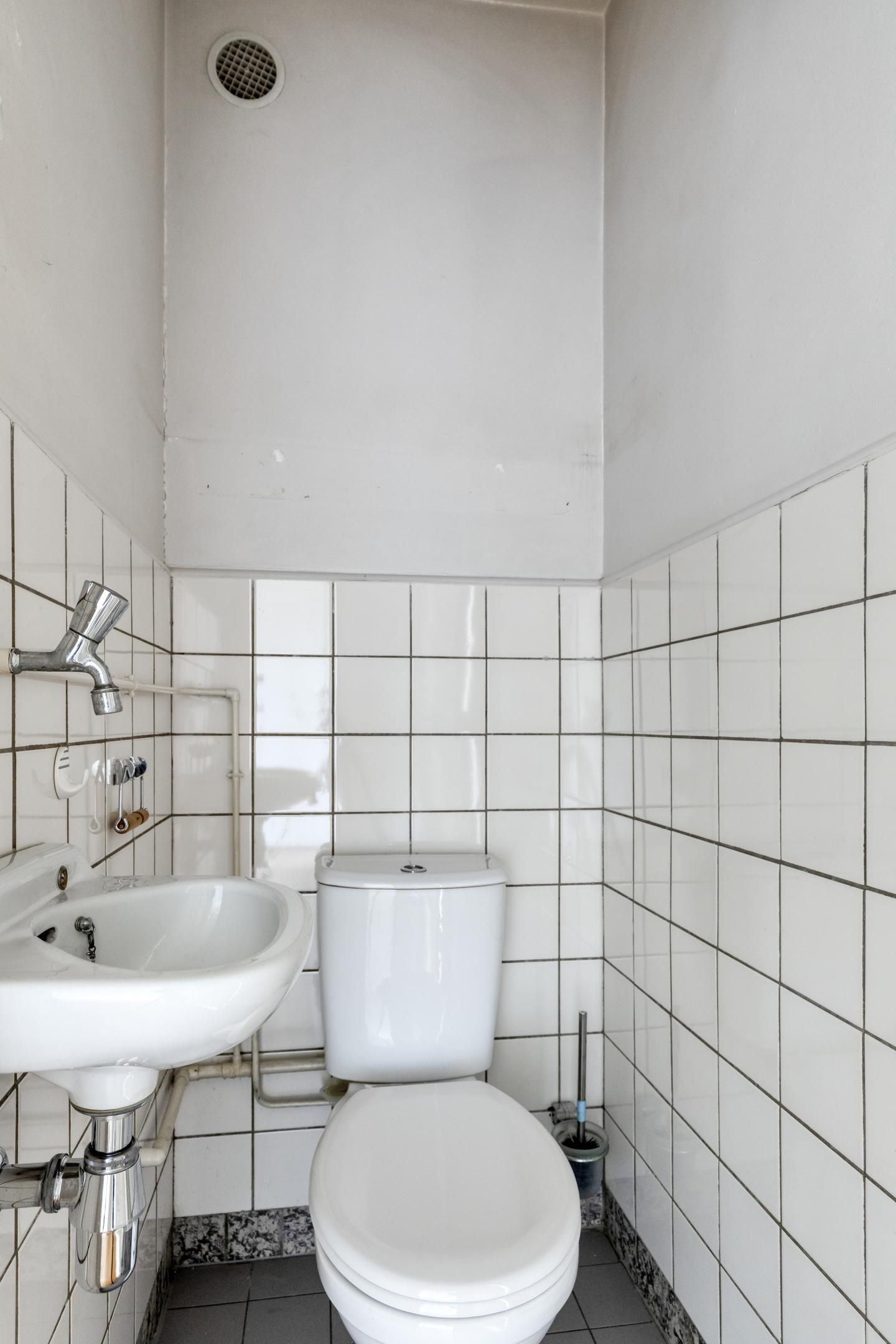 Photo 21 of Edmond Hellenraadstraat 42