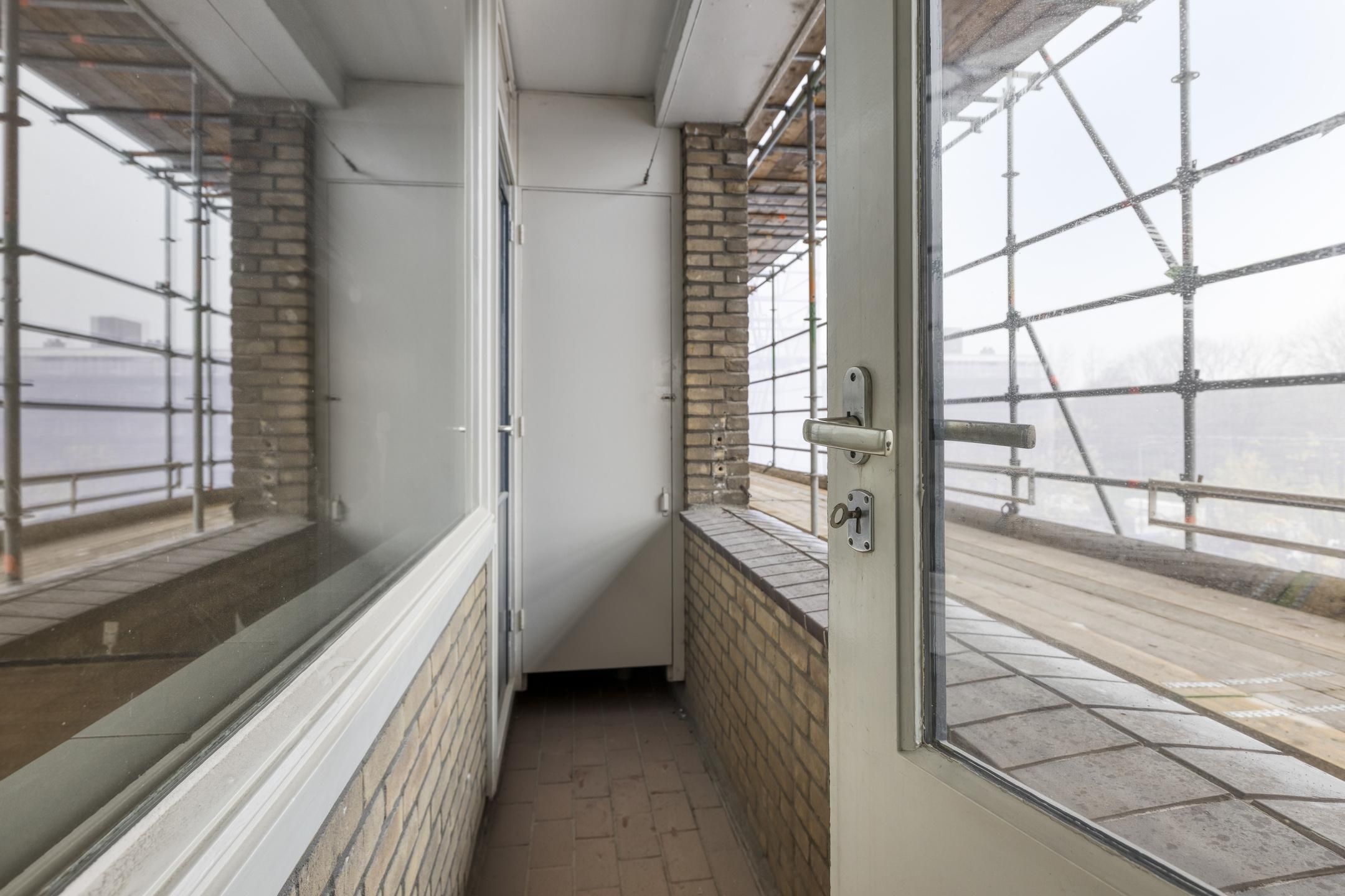 Photo 24 of Edmond Hellenraadstraat 42