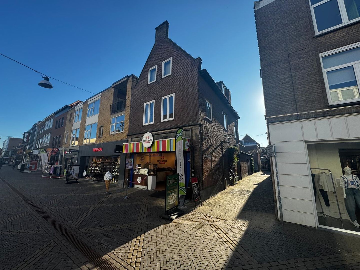 View photo 2 of Hamburgerstraat 28