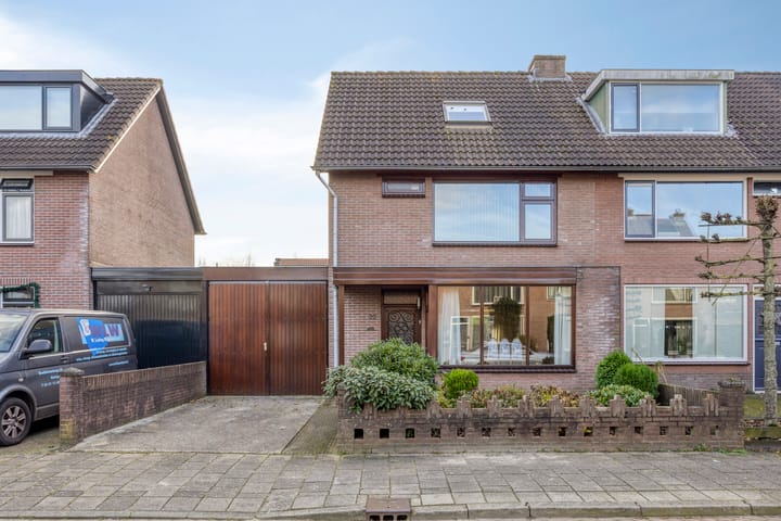 Photo 2 of Van Schendelstraat 22