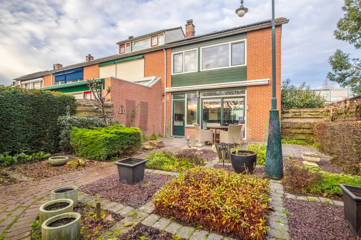 Photo 22 of Van der Hoevensstraat 17