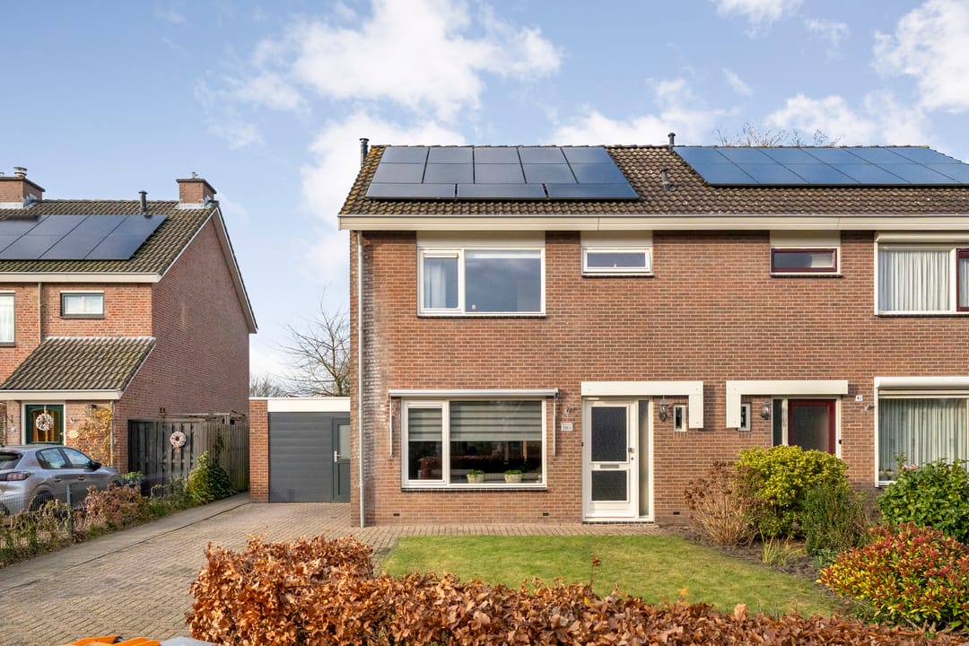 Photo 2 of Carry van Bruggenstraat 39