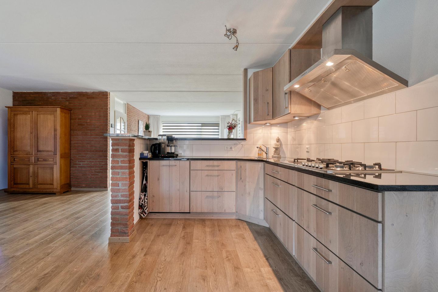 Photo 14 of Carry van Bruggenstraat 39