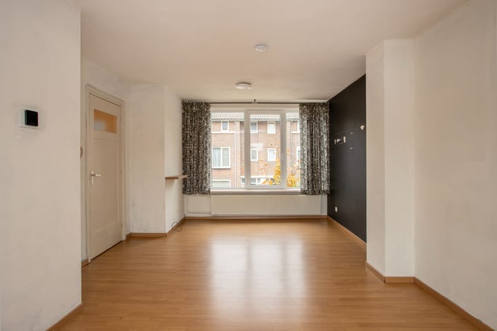 Photo 7 of Aert van der Neerstraat 1-A