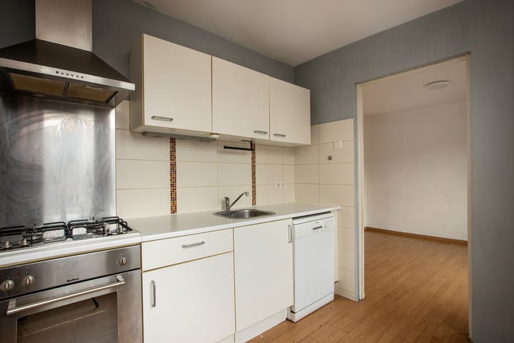 Photo 10 of Aert van der Neerstraat 1-A