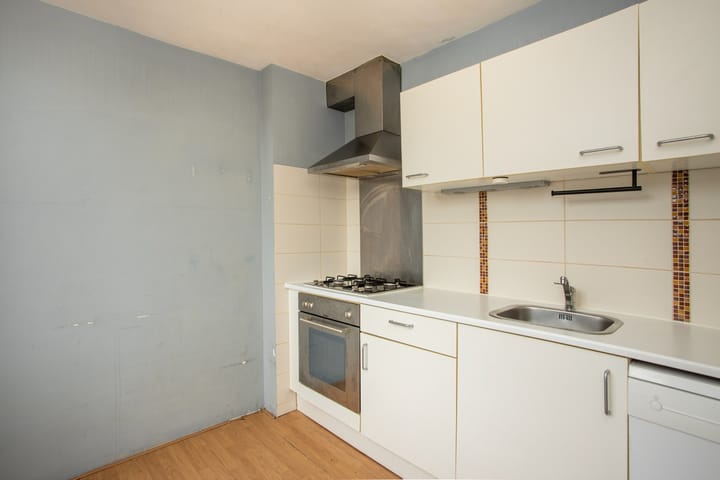 Photo 11 of Aert van der Neerstraat 1-A