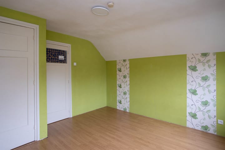 Photo 12 of Aert van der Neerstraat 1-A