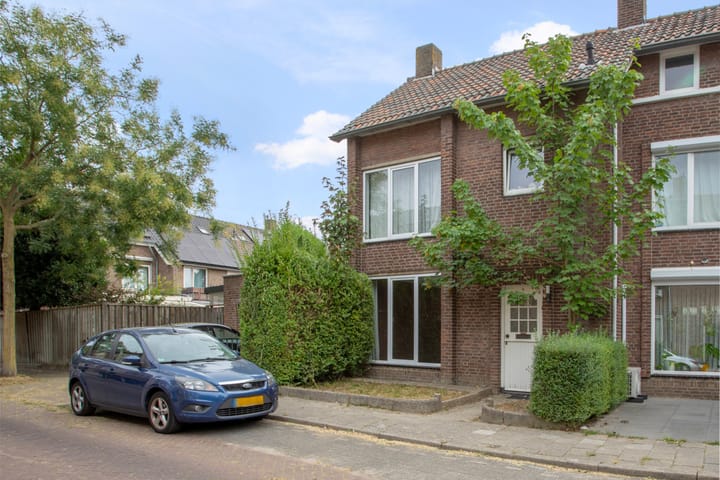 Photo 16 of Aert van der Neerstraat 1-A