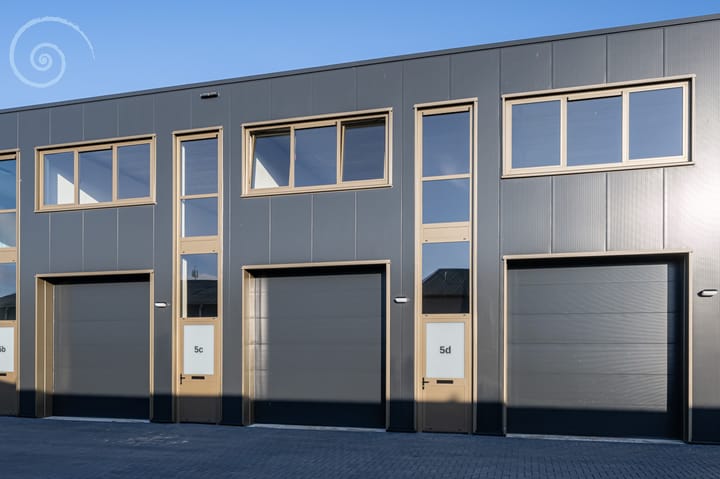 Pascal 5-d, Middelharnis