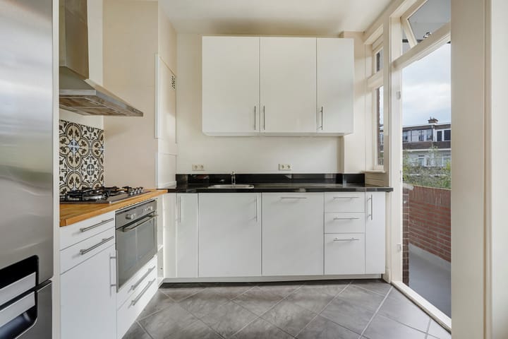 Photo 21 of Stuyvesantstraat 335