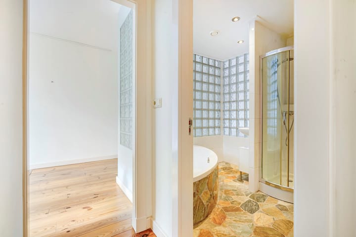 Photo 38 of Stuyvesantstraat 335