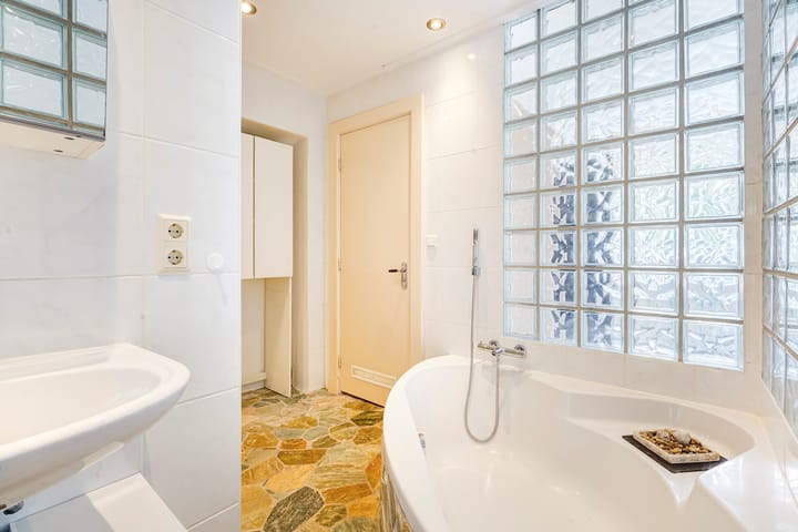 Photo 41 of Stuyvesantstraat 335