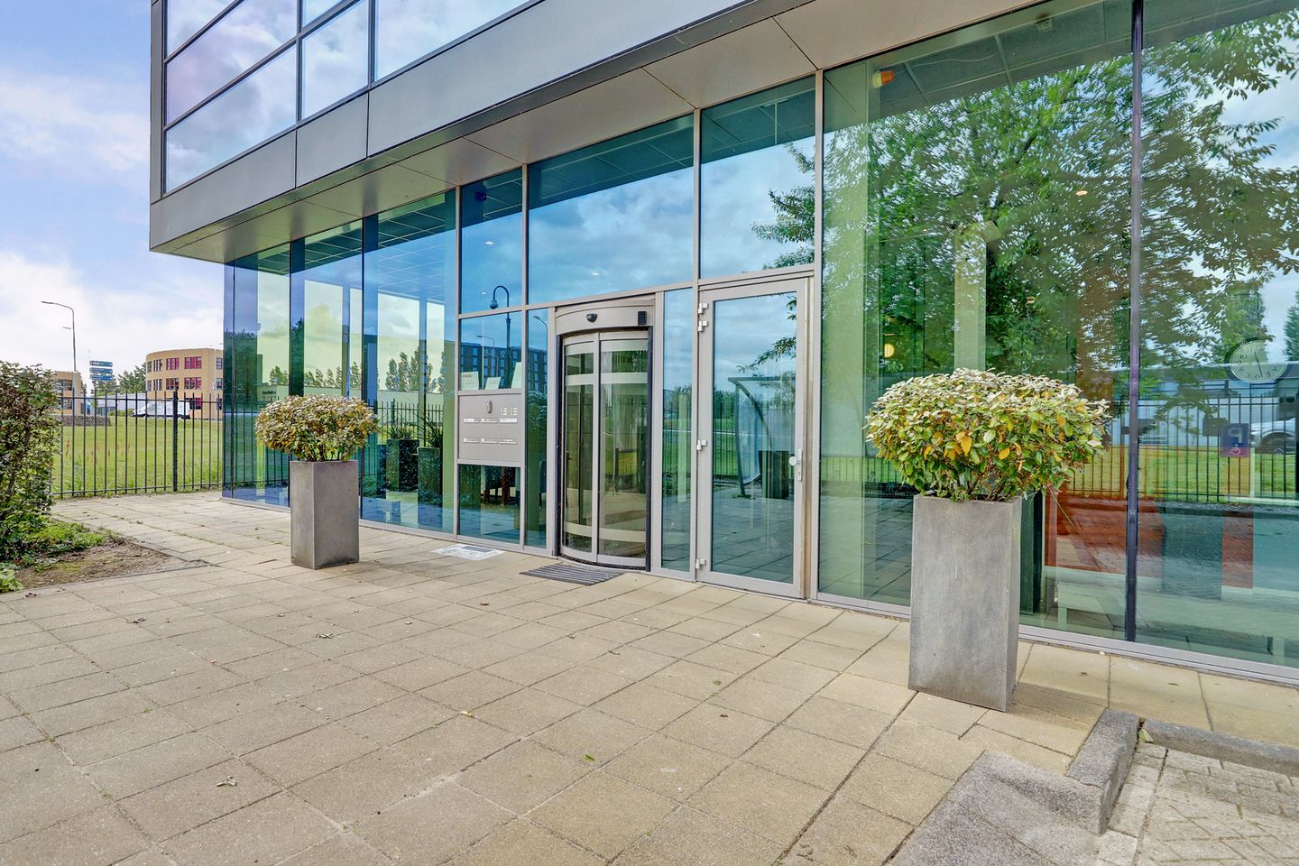 Bekijk foto 2 van New Yorkstraat 10