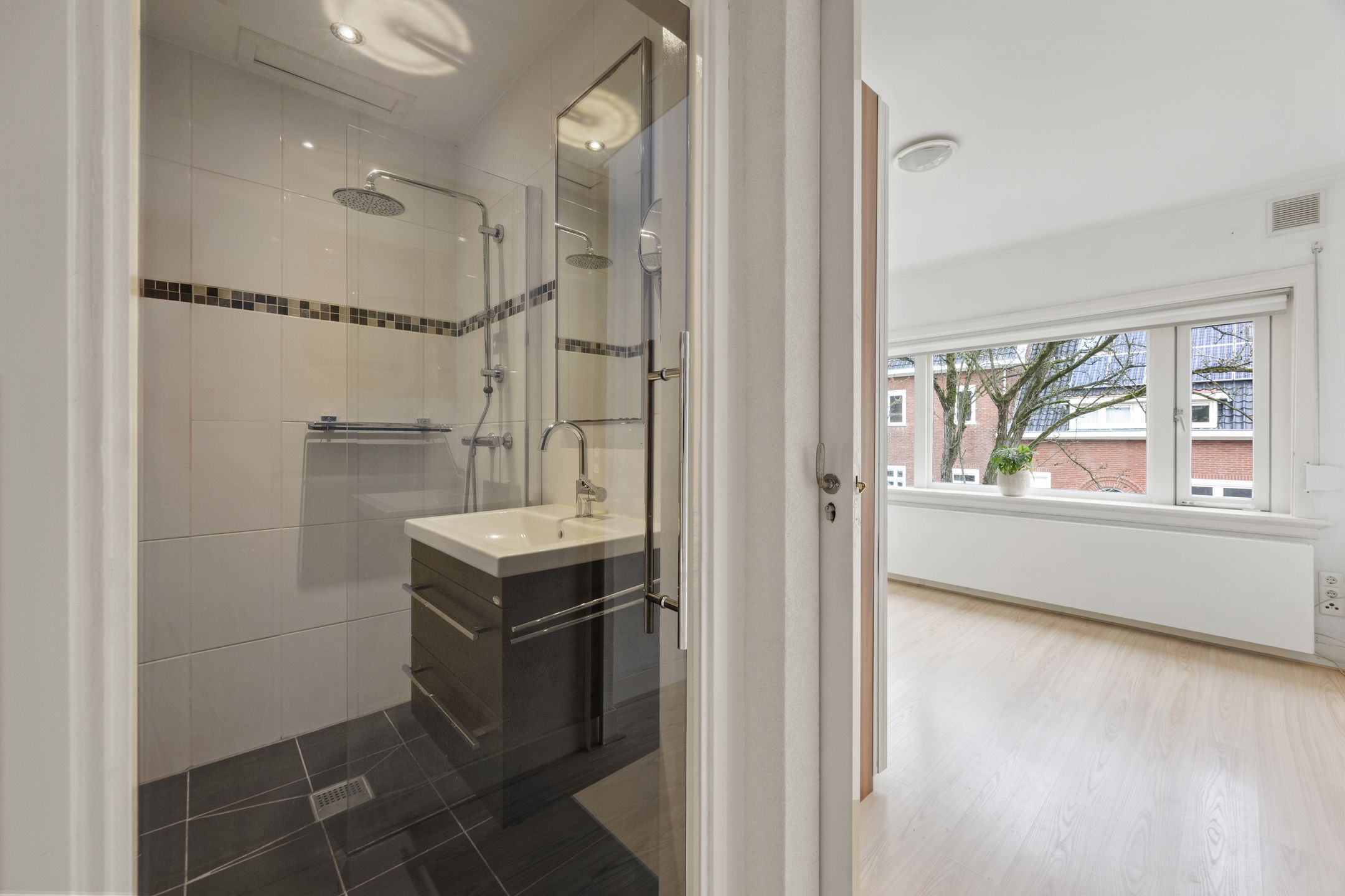 Photo 33 of van Heutszstraat 50