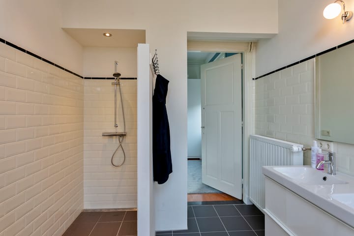 Photo 32 of Bredaseweg 223