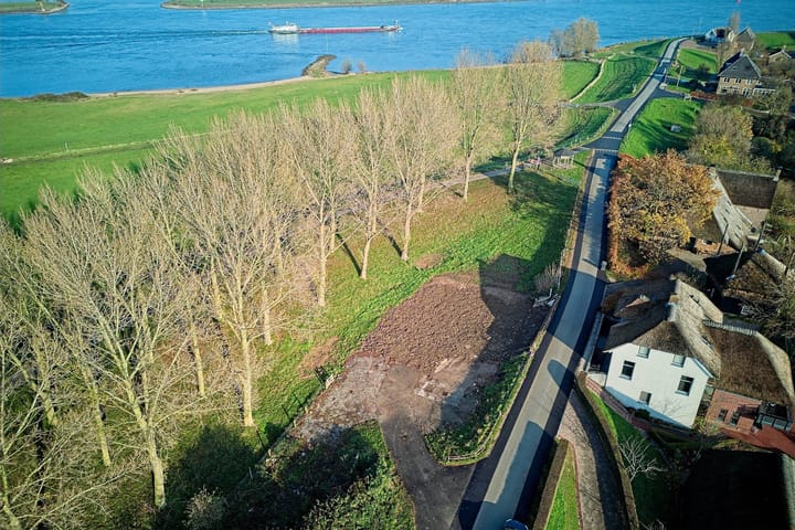 Photo 2 of Waalbandijk