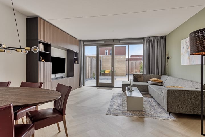 Photo 2 of Tanzaniet 19