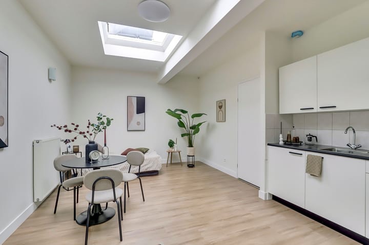 Photo 9 of Johannes Uitenbogaertstraat 21-D