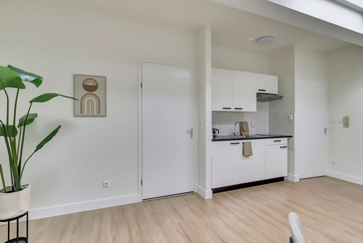 Photo 14 of Johannes Uitenbogaertstraat 21-D