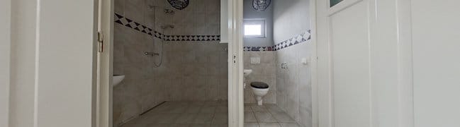 Overloop naar Badkamer BG en Bijkeuken