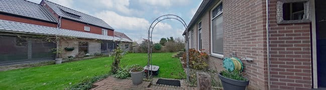 Overkapping naast eetkamer