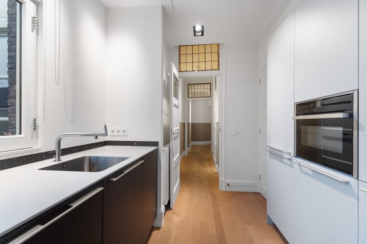 Photo 11 of Vijzelstraat 26-3