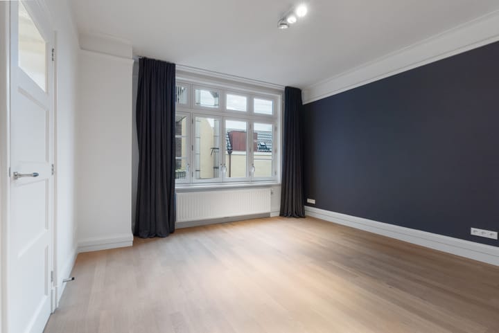 Photo 16 of Vijzelstraat 26-3