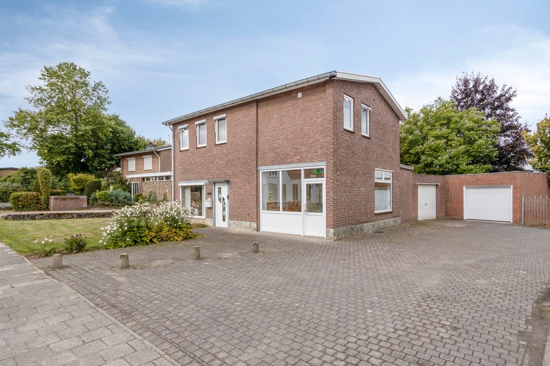 Photo 2 of Hoofdstraat 33