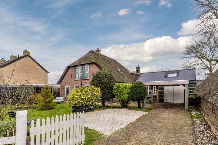 Foto 1 van Warmoezierslaan 32