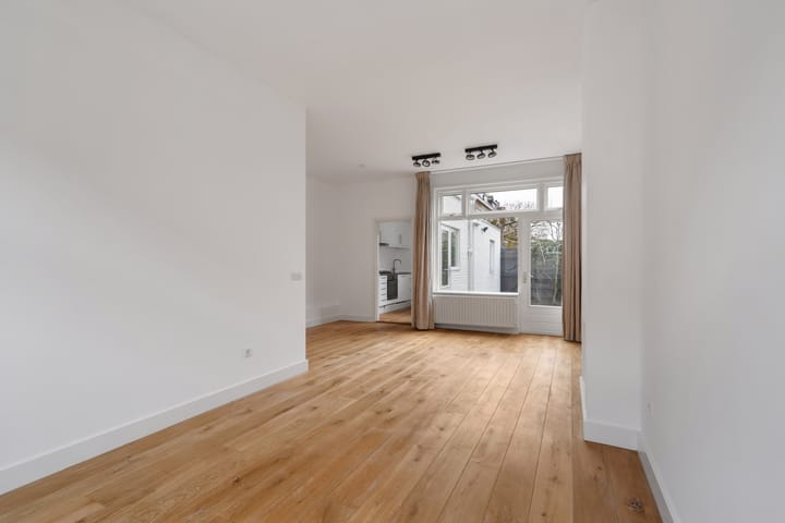 Photo 4 of Maanstraat 12