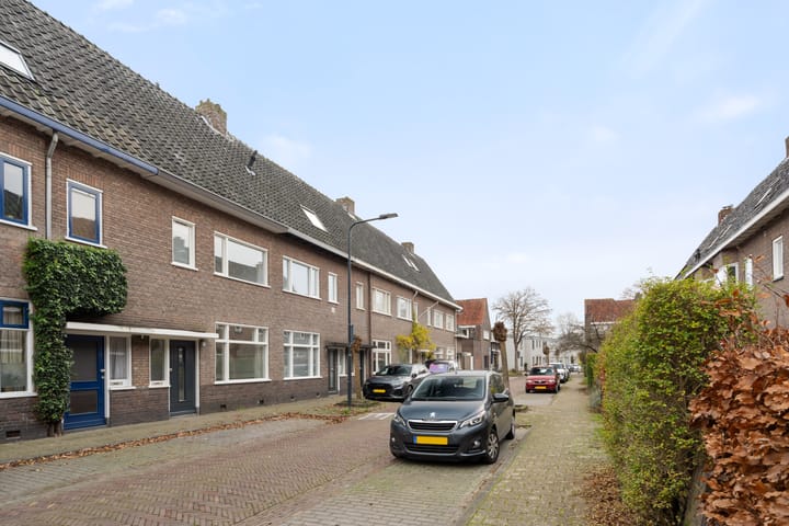 Foto 30 van Maanstraat 12