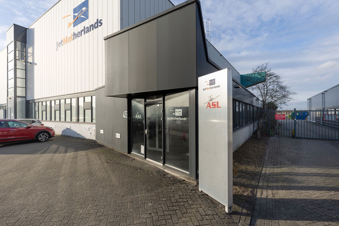 View photo 2 of Luchthavenweg 45