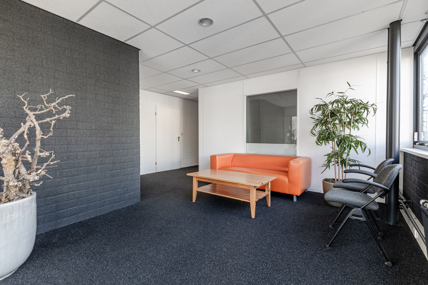 View photo 4 of Luchthavenweg 45