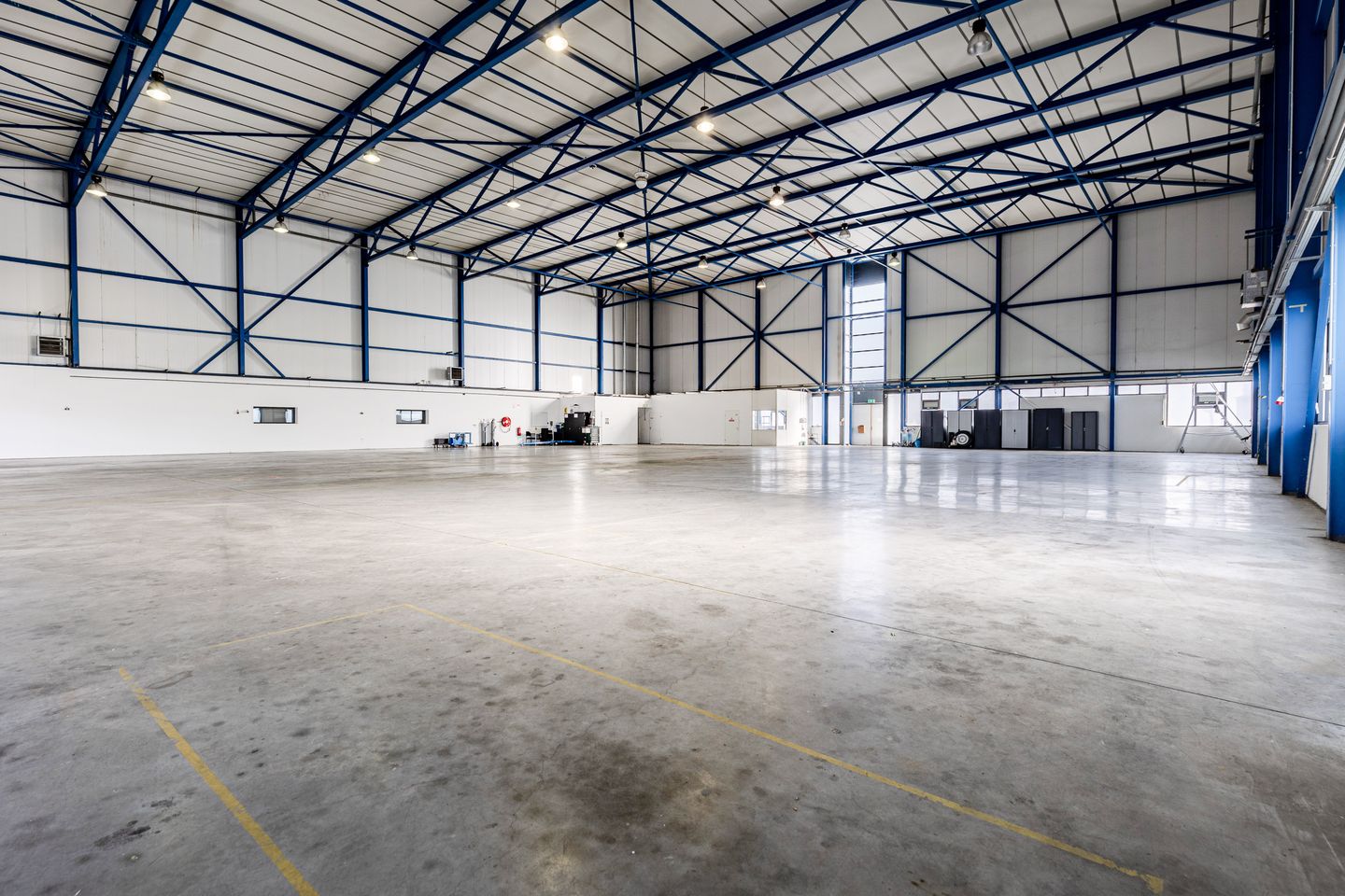 View photo 5 of Luchthavenweg 45