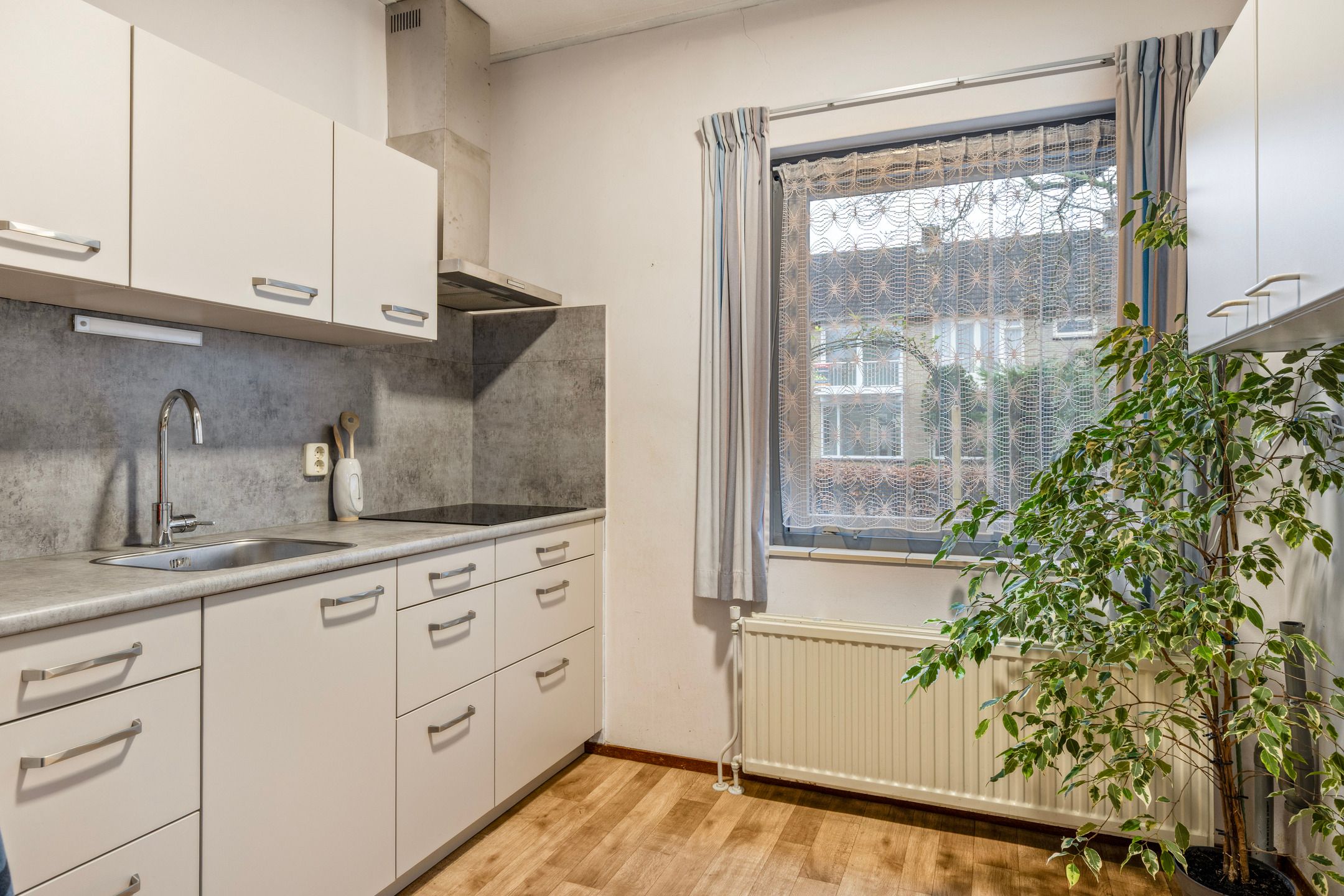 Foto 12 van Van Limburg Stirumstraat 3