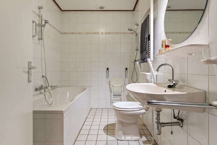 Foto 16 van Van Limburg Stirumstraat 3