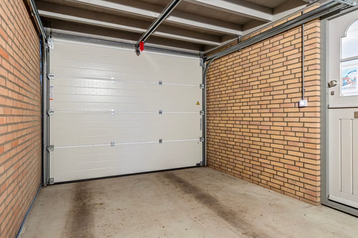 Foto 19 van Van Limburg Stirumstraat 3