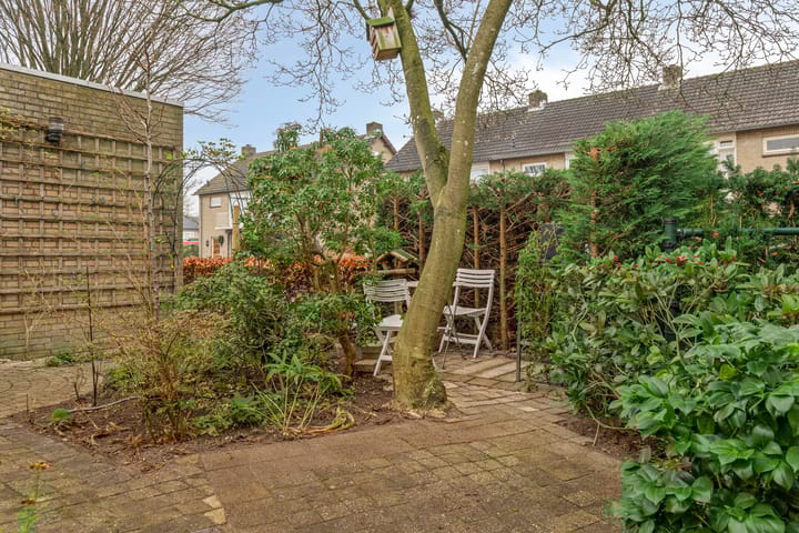 Foto 25 van Van Limburg Stirumstraat 3