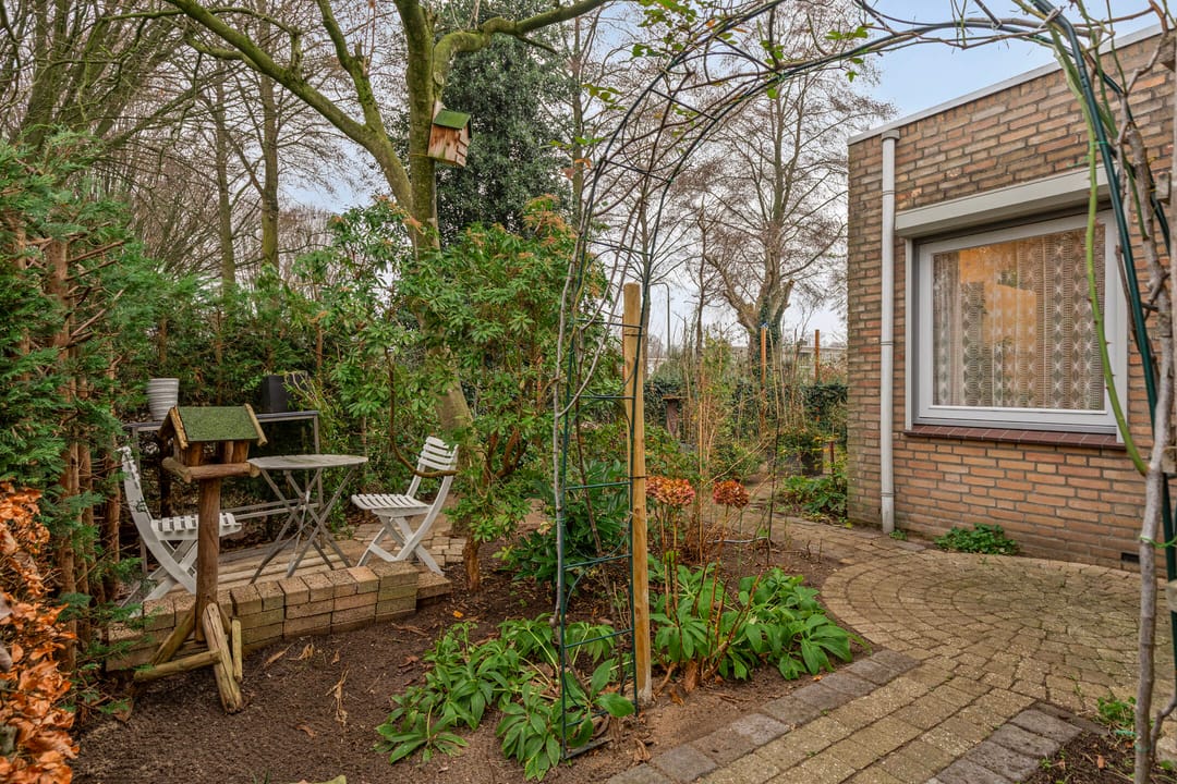 Foto 26 van Van Limburg Stirumstraat 3