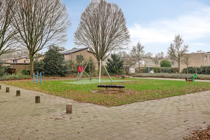 Foto 31 van Van Limburg Stirumstraat 3