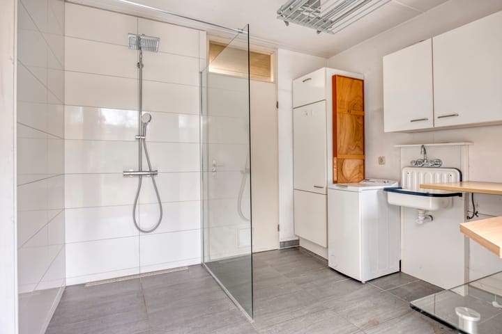 Photo 18 of Van Lidth de Jeudelaan 17