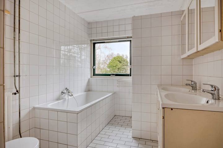 Photo 24 of Van Lidth de Jeudelaan 17