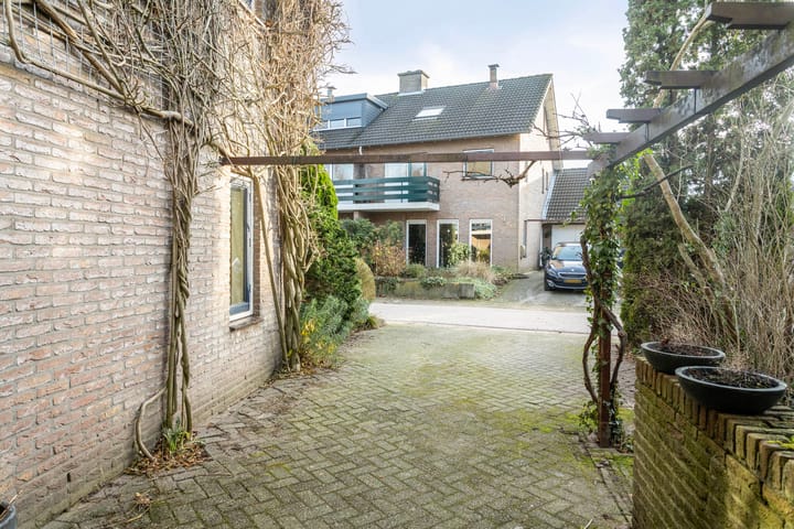 Photo 42 of Van Lidth de Jeudelaan 17