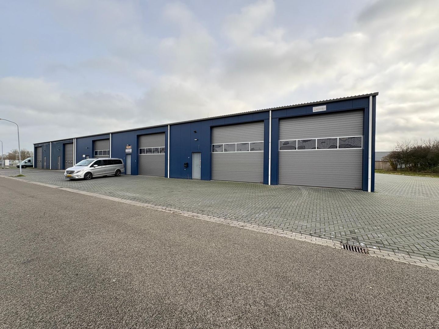 Bekijk foto 1 van Bedrijvenweg 6-a