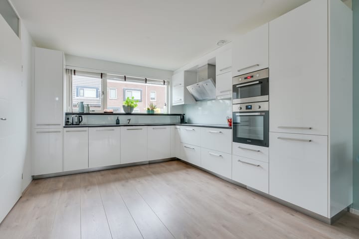 Photo 13 of Juliana Wilhelmina van der Noordaatuin 9